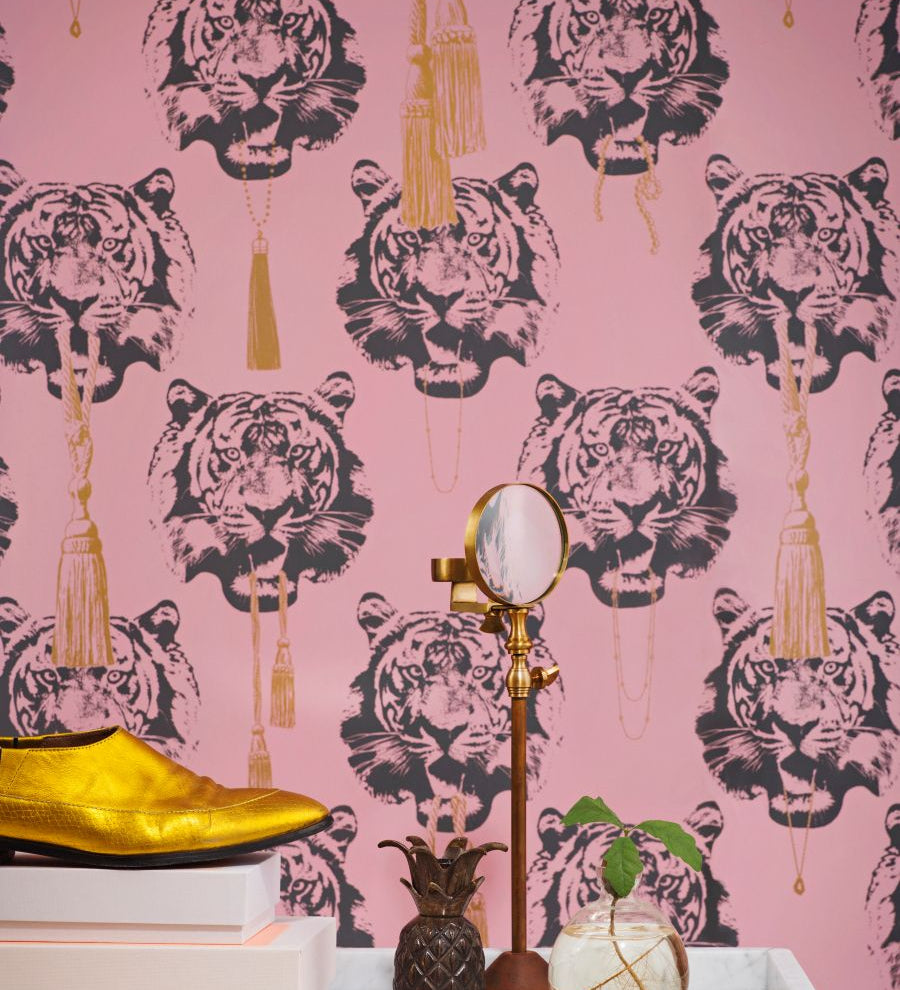Studio Lisa Bengtsson behang voor de kinderkamer tienerkamer Coco Tiger tijgerbehang roze