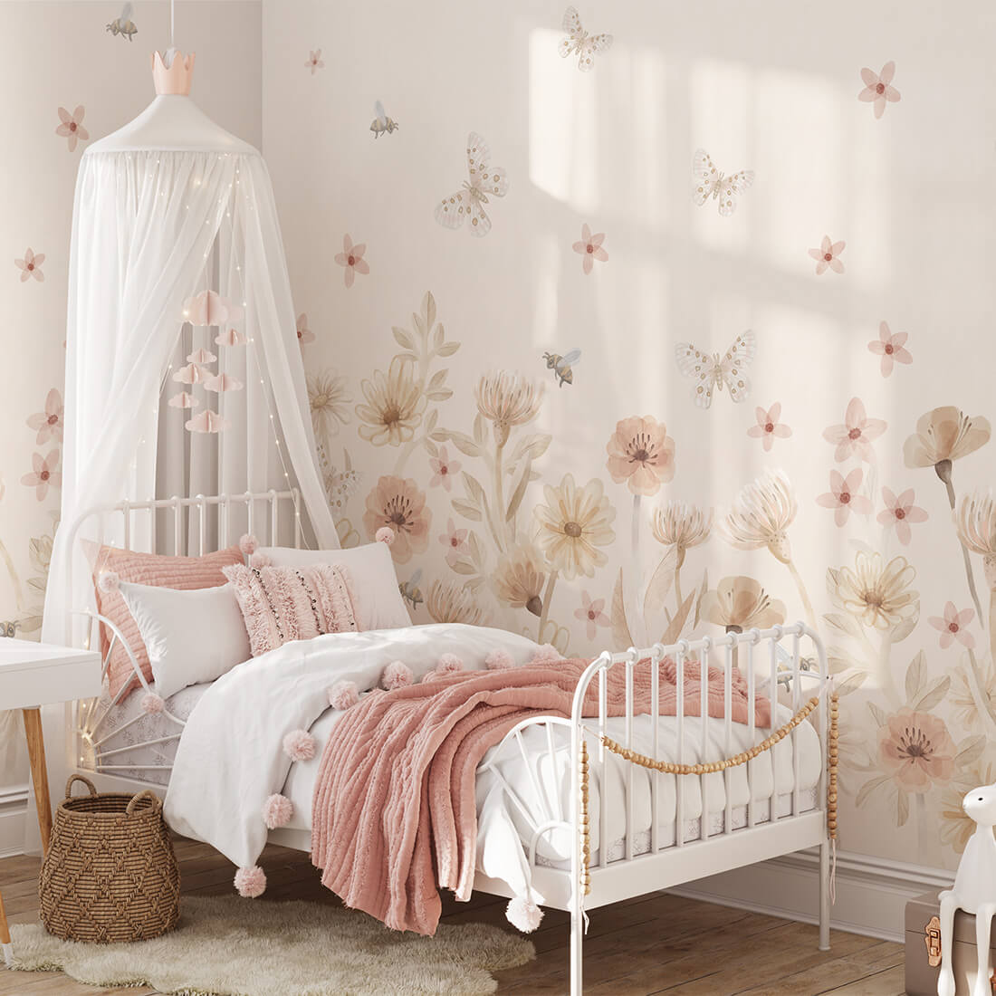 Pastelowe Love bloemenbehang mural voor de kinderkamer meisjeskamer babykamer roze 
