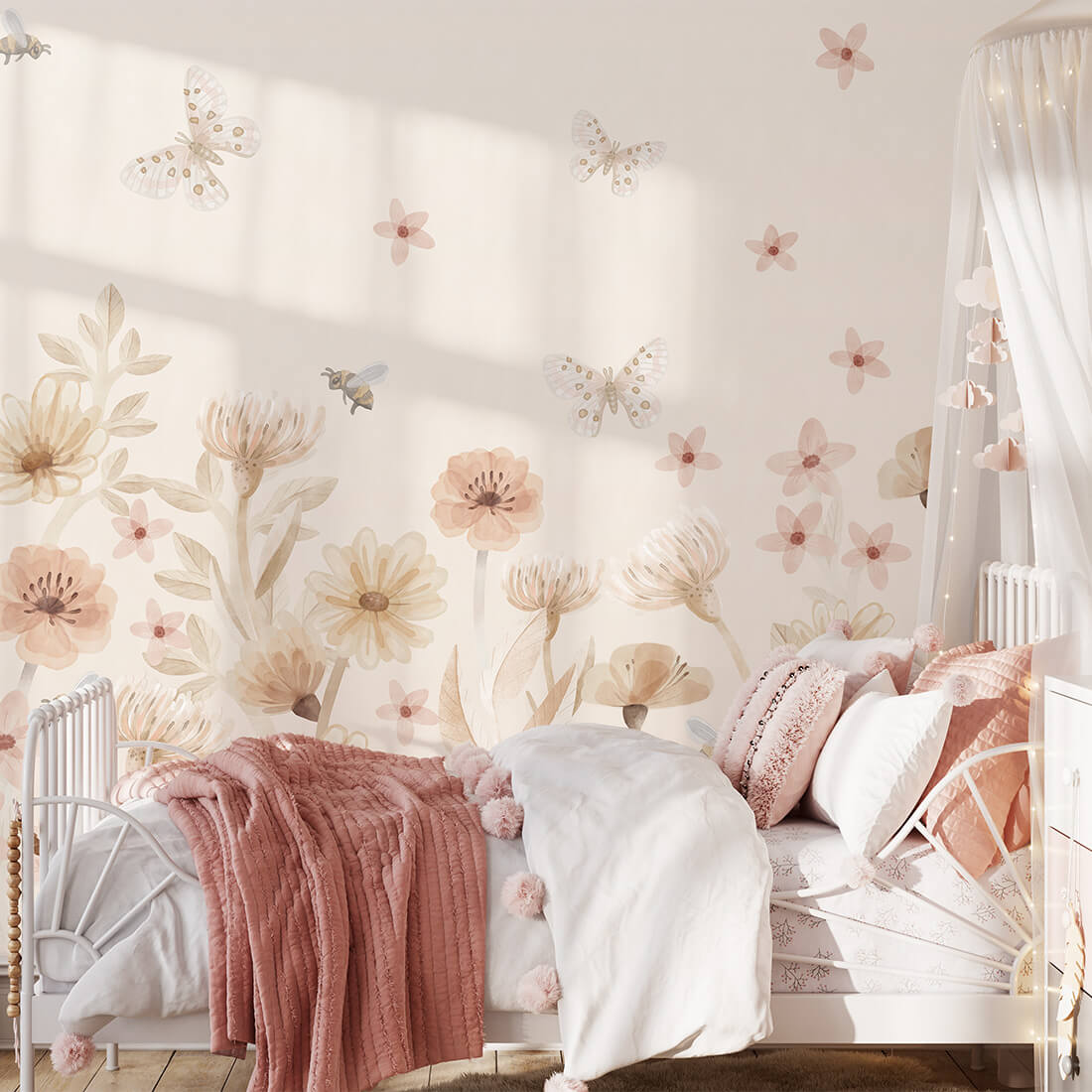 Pastelowe Love bloemenbehang mural voor de kinderkamer meisjeskamer babykamer roze 
