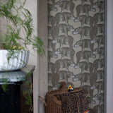 Studio Lisa Bengtsson Hippo Beige nijlpaarden behang voor de kinderkamer beige