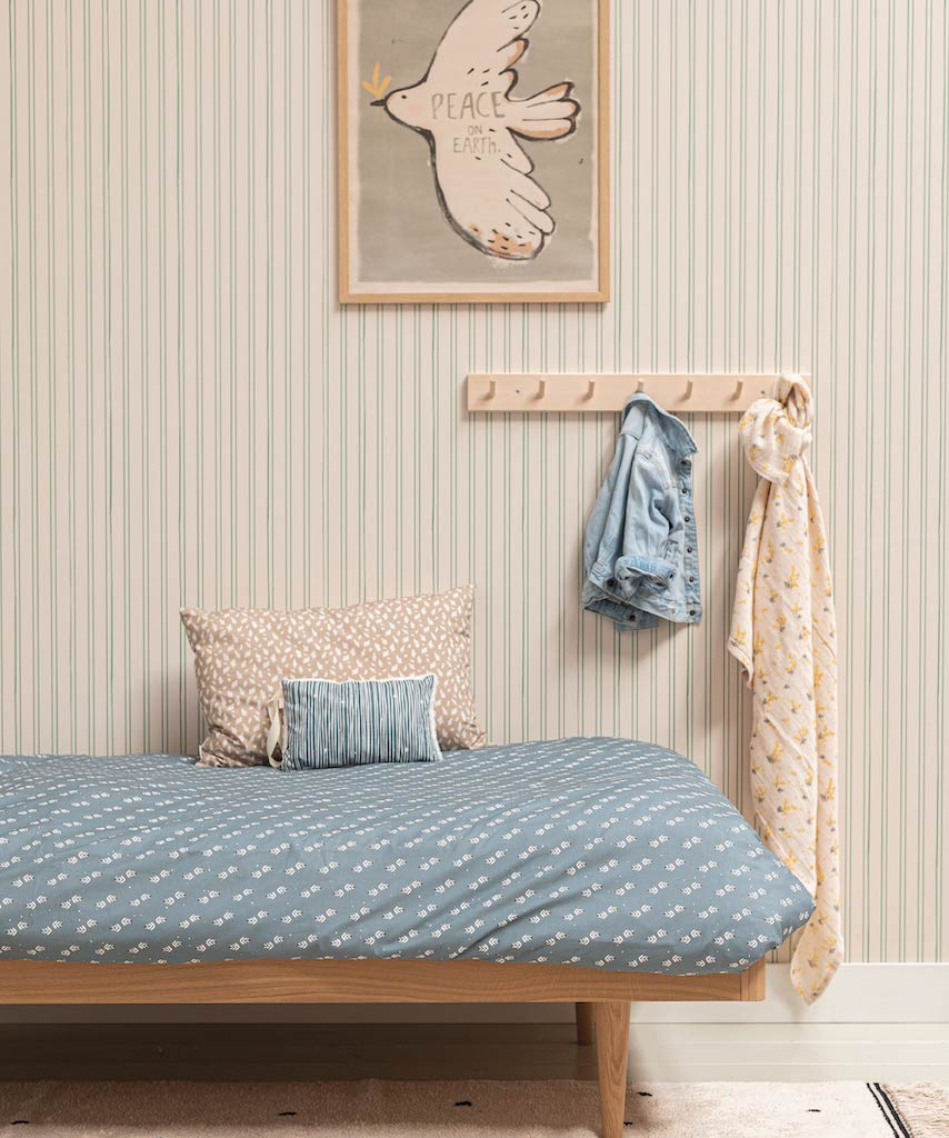 Bibelotte gestreept behang voor de kinderkamer zand