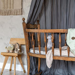 Little Amour Dino behang voor de jongenskamer beige en zand kleur
