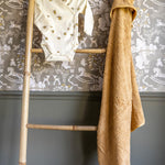 Little Amour kinderbehang Dreamy Toys Bruin