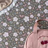 Little Amour meisjeskamer behang bloemen little flower garden bruin