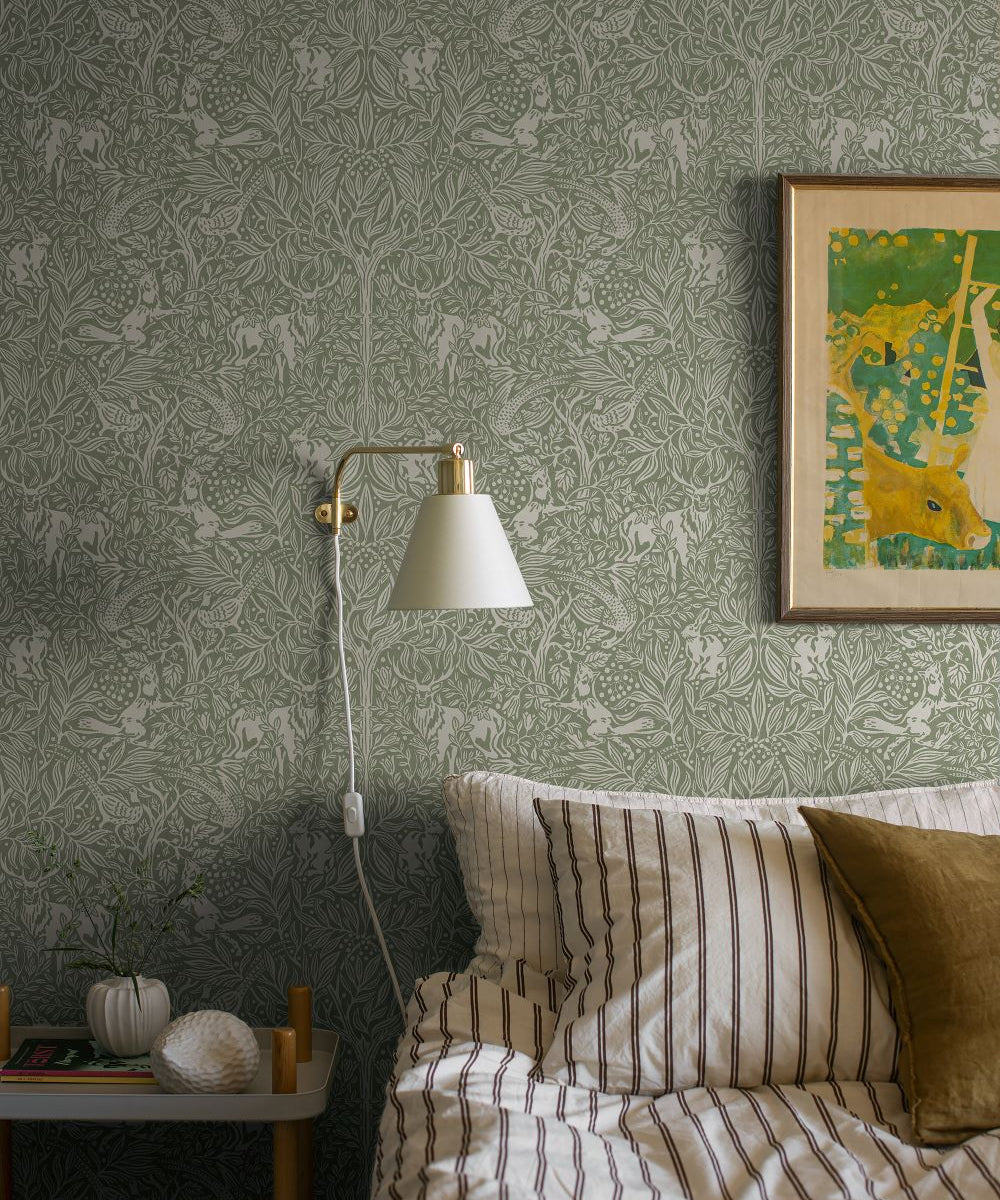Boråstapeter Under the elder tree - behang voor de kinderkamer bosdieren groen